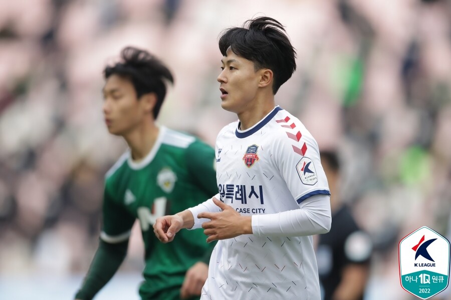 ▲ 전북 현대전에서 K리그 데뷔전을 치른 이승우.  ⓒ한국프로축구연맹