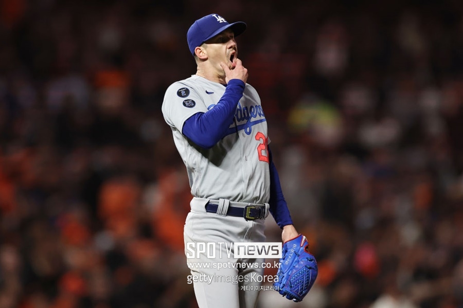 ▲  LA 다저스 투수 워커 뷸러가 MLB 사무국을 향해 불만을 나타냈다.