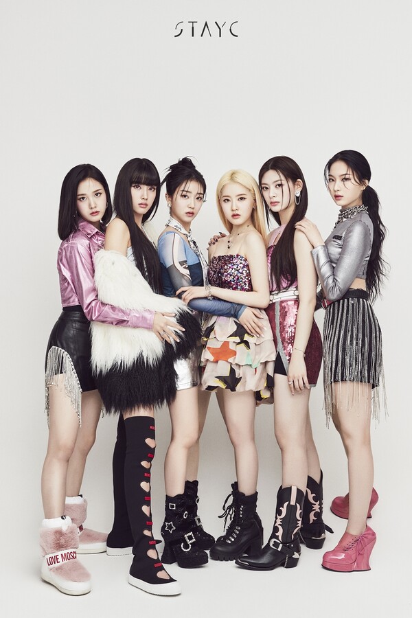 ▲ 새 앨범 '영러브닷컴' 초동 15만 장을 기록한 스테이씨. 제공|하이업엔터테인먼트