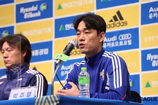 ▲ 박주영(오른쪽)이 '울산 데뷔전' 소감을 말하고 있다. ⓒ한국프로축구연맹