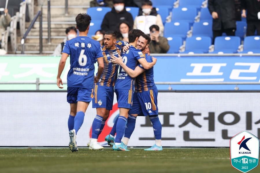 ▲ 울산 현대가 1일 문수축구경기장에서 열린 '하나원큐 K리그1 2022' 3라운드 수원FC전에서 역전골을 넣고 환호하고 있다 ⓒ한국프로축구연맹