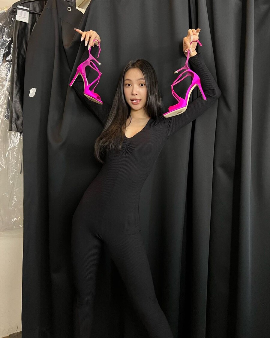 손나은, 전신 쫄쫄이 입으니 깡마른 몸매…어쩌자고 이런 옷을 입었을까
