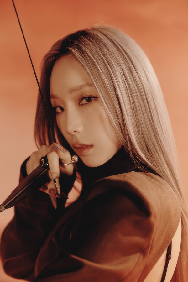▲ 'INVU'로 주간차트 1위를 차지한 태연. 제공|SM엔터테인먼트