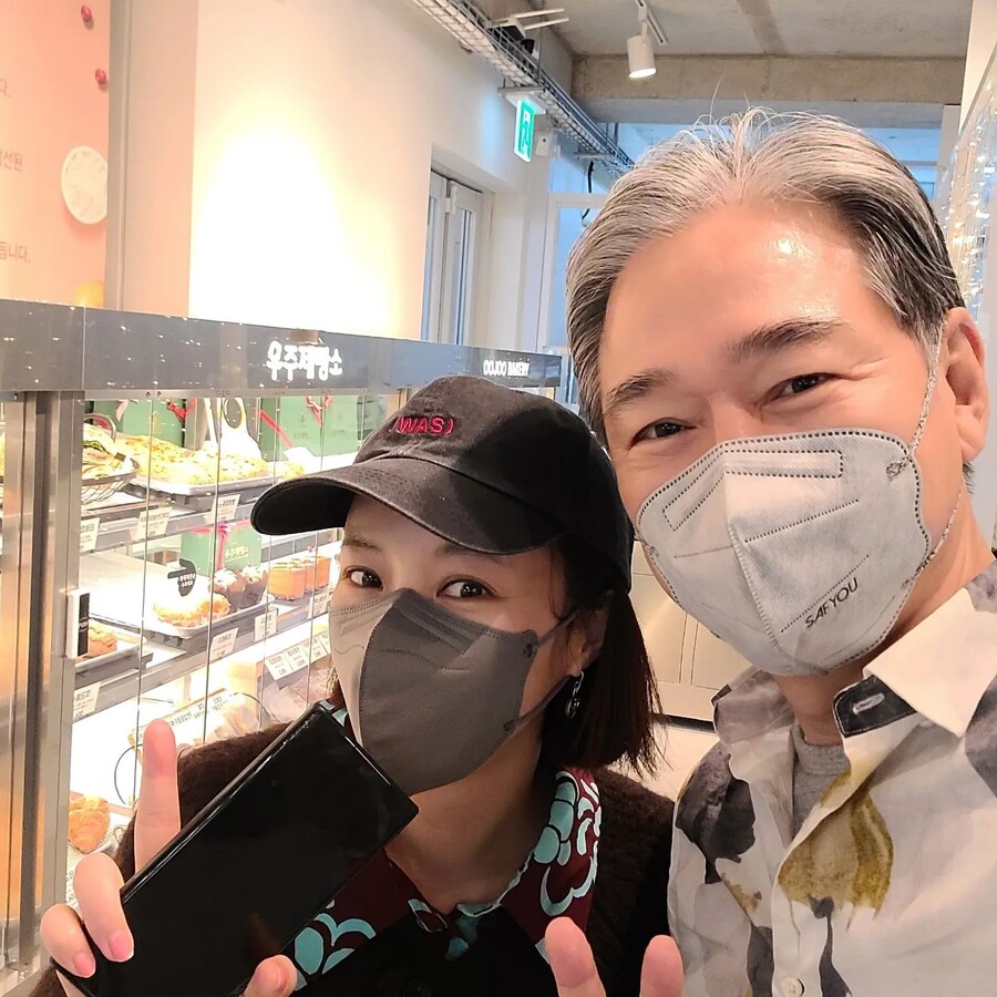 ▲ 황정음(왼쪽)과 정보석. 출처| 정보석 인스타그램