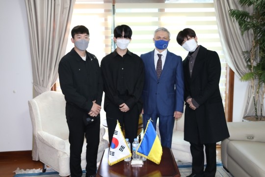 ▲ 유키스와 우크라이나 드미트로 포노마렌코 대사. 제공| 탱고뮤직