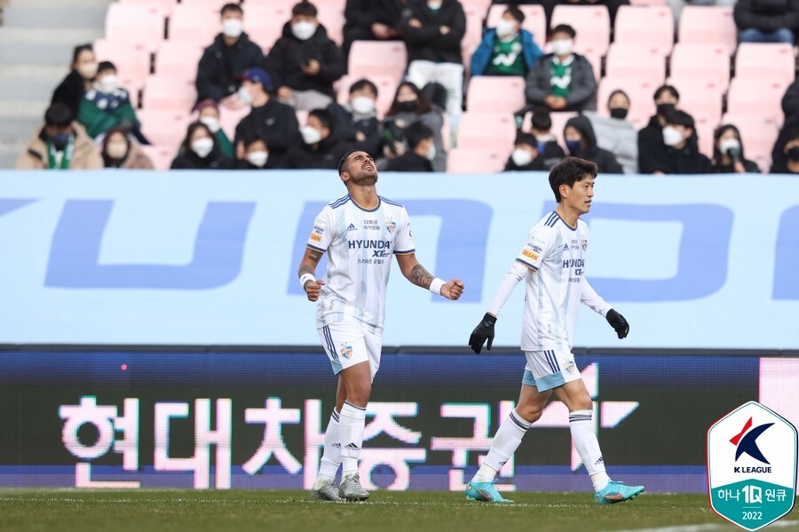 ▲ 울산 현대가 전북 현대에 레오나르도의 골로 1-0으로 승리했다. ⓒ한국프로축구연맹
