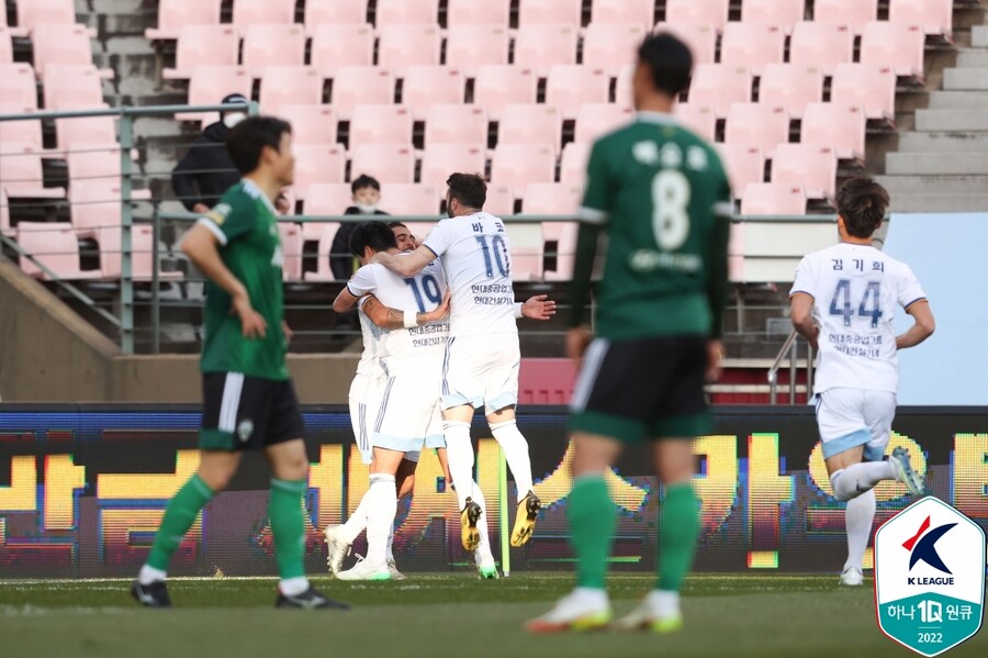 ▲ 울산 현대가 전북 현대에 레오나르도의 골로 1-0으로 승리했다. ⓒ한국프로축구연맹
