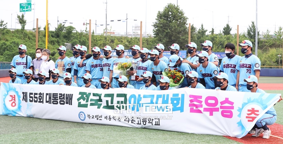 ▲ 라온고는 지난해 공주시립박찬호야구장에서 열린 제55회 대통령배 전국고교야구대회에서 창단 후 처음 전국 무대 결승까지 진출해 준우승을 차지하는 '즐거운 반란'을 일으키면서 화제를 모았다. ⓒ곽혜미 기자