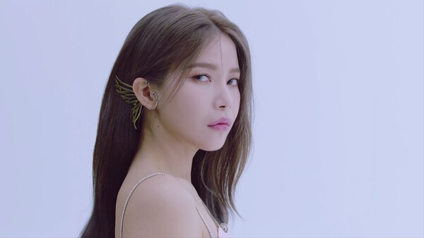 솔라, 첫 미니앨범 '용 : 페이스' 비디오 클립 속 의미심장 메시지