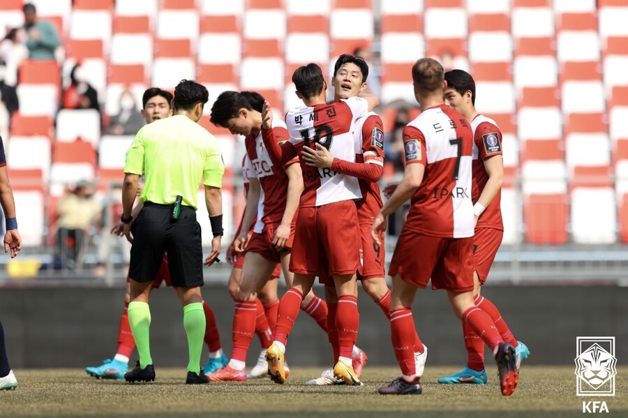 [현장 REVIEW] '리틀 기성용', '레반동무스키' 화력쇼…부산 청주FC 6-3 난타