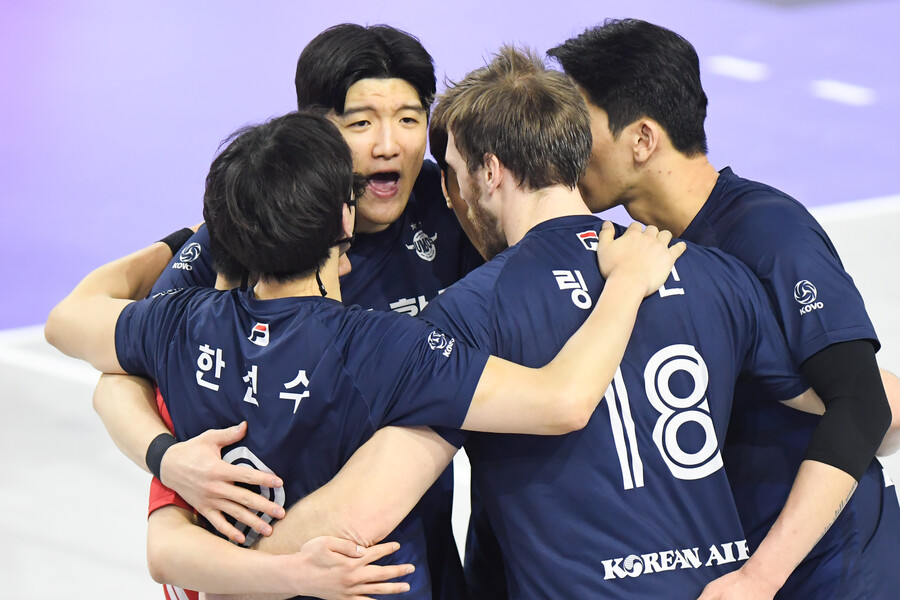 '4연승 폭주' 1위 대한항공, 한국전력 꺾고 2위 KB손보에 승점 5점 앞서며 5R 마무리