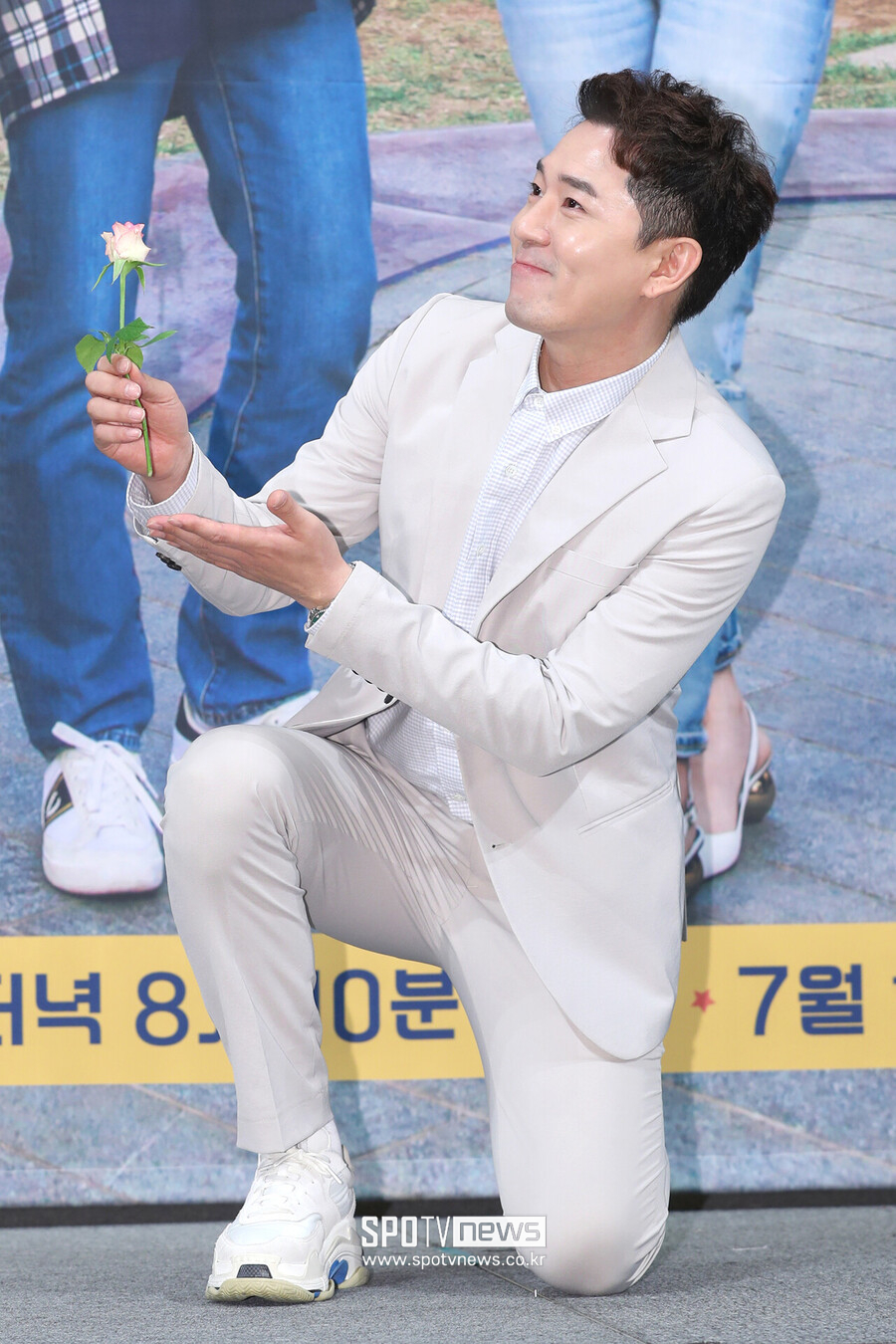 "사랑 나누는 부부 될게요"…'4월 결혼' 붐, 일도 사랑도 전성기[종합]