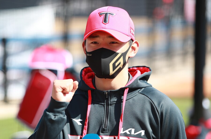 ▲ KIA 김도영이 5일 기장현대차드림볼파크에서 열린 kt와 연습경기를 앞두고 선전을 다짐하고 있다. ⓒKIA 타이거즈