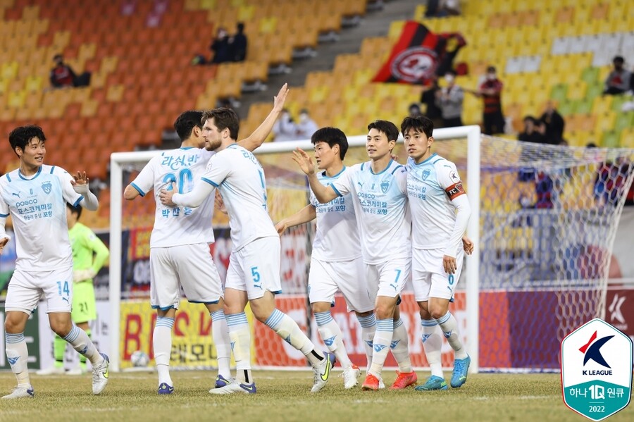 ▲ 포항스틸러스와 수원삼성이 무승부를 기록했다. ⓒ한국프로축구연맹