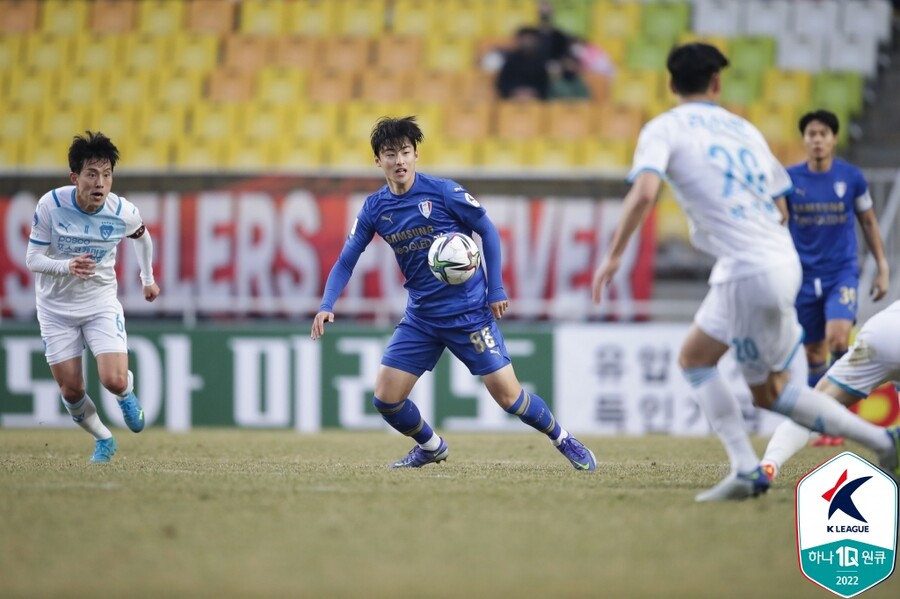 ▲ 유제호가 수원삼성 데뷔전에서 강력한 인상을 남겼다. ⓒ한국프로축구연맹