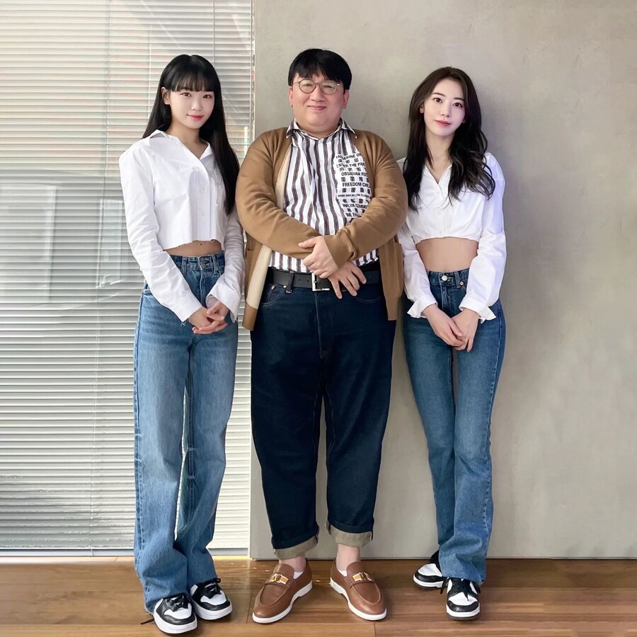 ▲ 김채원, 방시혁, 사쿠라(왼쪽부터). 출처| 방시혁 인스타그램