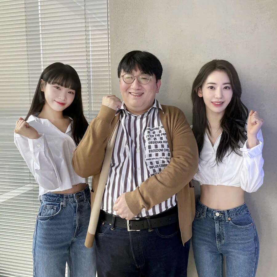 ▲ 김채원, 방시혁, 사쿠라(왼쪽부터). 출처| 방시혁 인스타그램