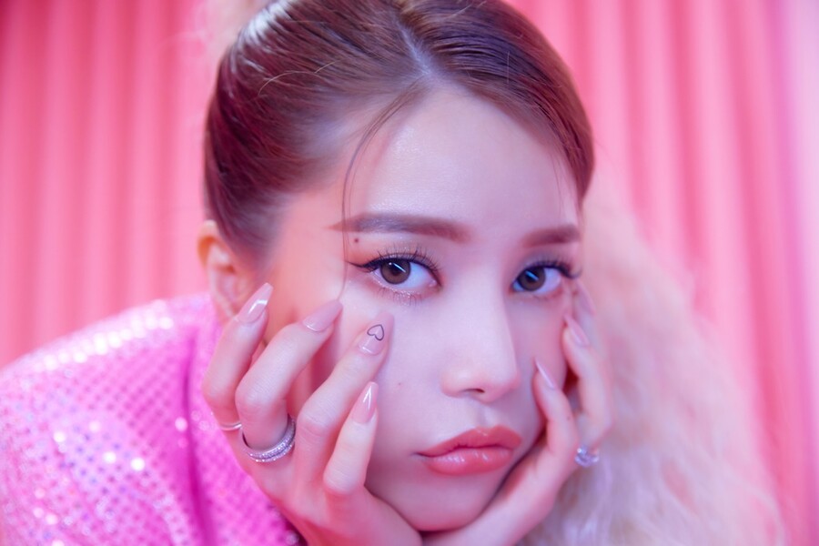 솔라 "'꿀'의 매력? 내 얼굴…외모 자신감 대단해"[인터뷰②]