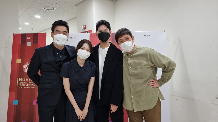 ▲ 왼쪽부터 2021년 부산국제영화제 당시의 박유림, 진대연, 안휘태, 하마구치 류스케 감독. 제공|영화사조아 트리플픽쳐스