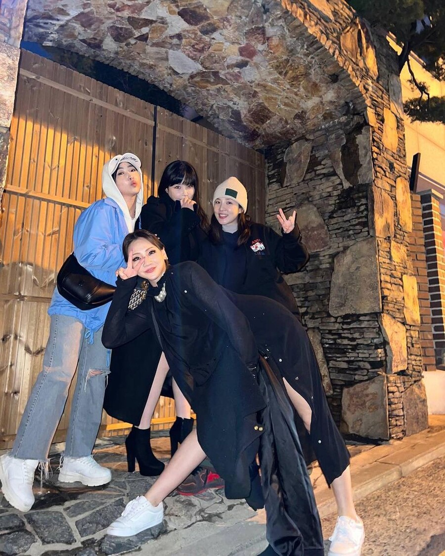 투애니원, 해체한지 6년 지났는데…뭐라도 할것 같은 분위기