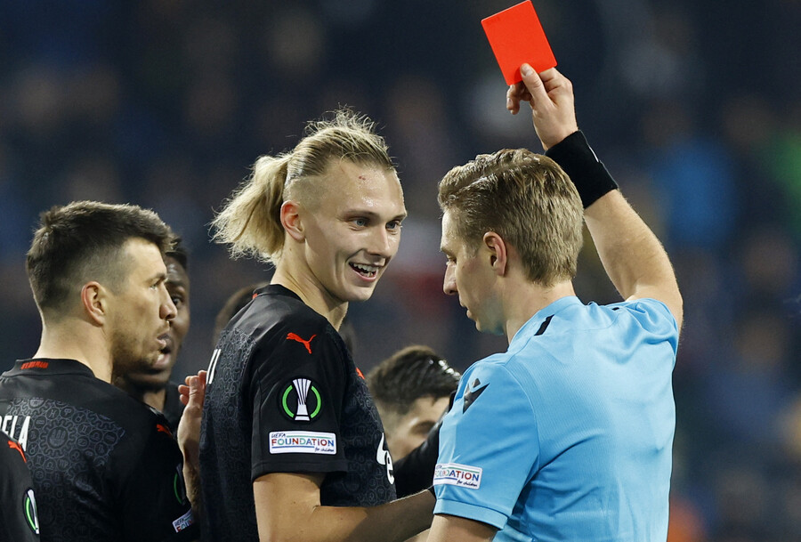 ▲ 퇴장이 나올 정도로 치열했던 LASK 린츠의 16강 2차전. ⓒ연합뉴스/Reuters