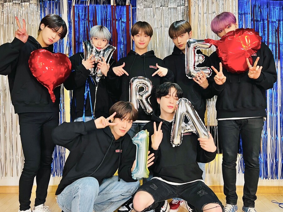 미래소년, 팬들과 특별한 데뷔 1주년…"앞으로도 함께 걸어갔으면"