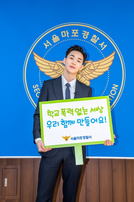 "동북공정 앞서놓고 韓 학폭 예방 홍보?"…헨리, 환영받지 못하는 이유