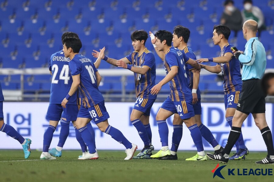 ▲ 지난 15일 빠툼 유나이티드와 아시아 챔피언스리그 플레이오프에서 울산 선수단. ⓒ한국프로축구연맹