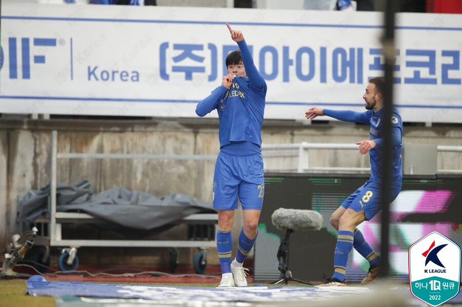 [현장 REVIEW]'조나탄 링' 멀티골 제주, 급조된 선수+투혼 앞세운 서울에 2-1 신승