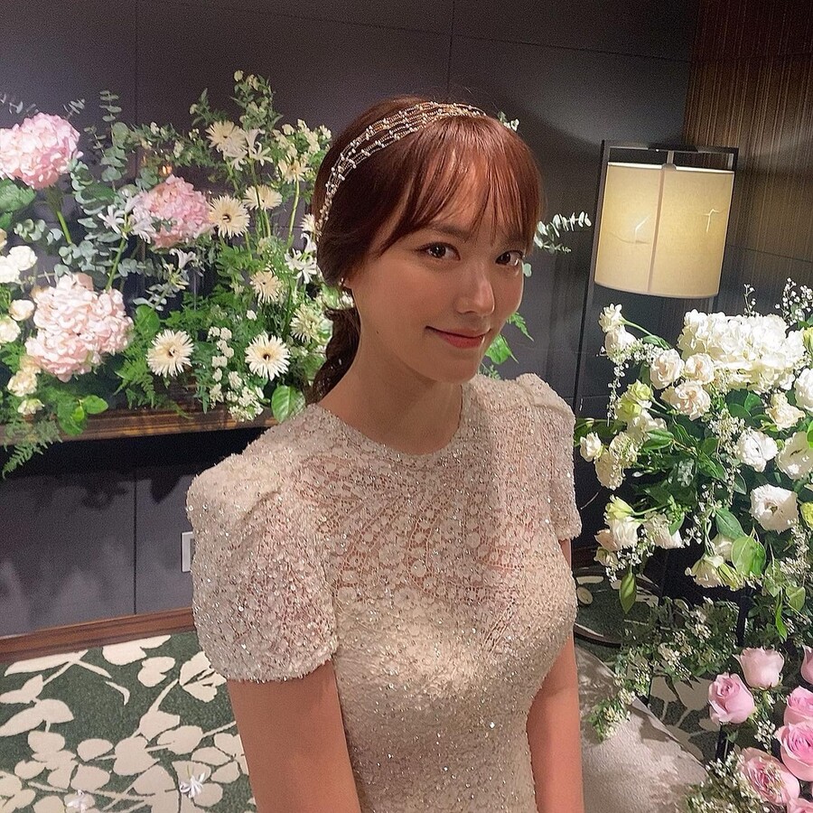 헬로비너스 출신 채주화 결혼, 사회 김기방-축가 솔지…"더할 나위 없이 행복"[종합]