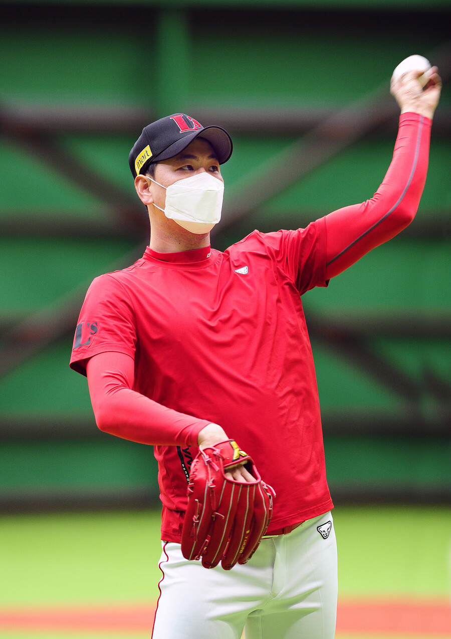 기자회견에 머리도 못 만지고 나왔다… 김광현 의욕, ‘돌발 악재’까지 넘을까