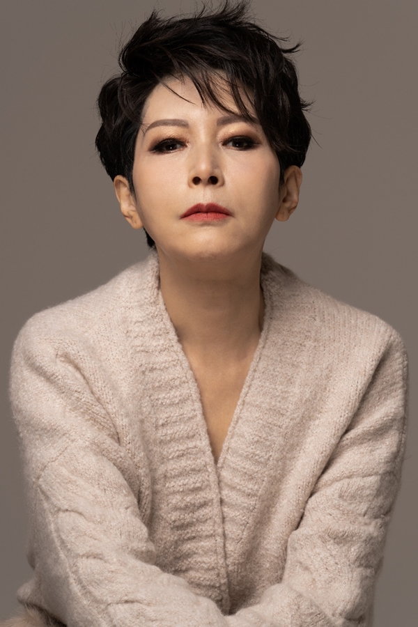 ▲ 시니어 모델 엄미숙이 파리패션위크에서 주목받고 있다. 제공|엄미숙