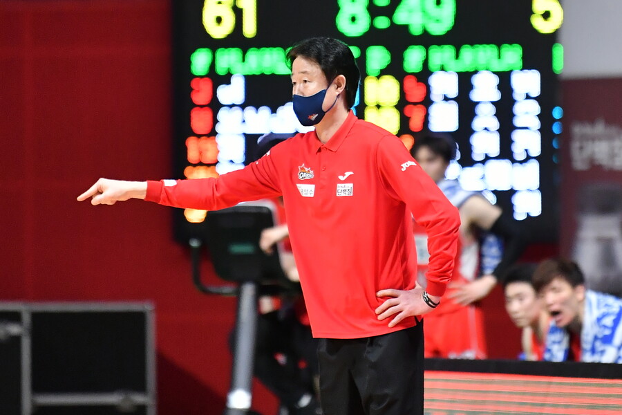 ▲ 강을준 감독. ⓒKBL