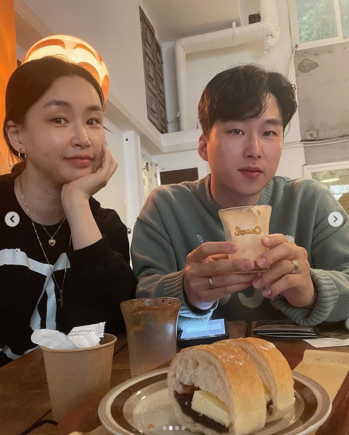 '11세 연하♥' 배윤정, 남편과 한바탕 싸워놓고 사진 찍을땐 다정하네