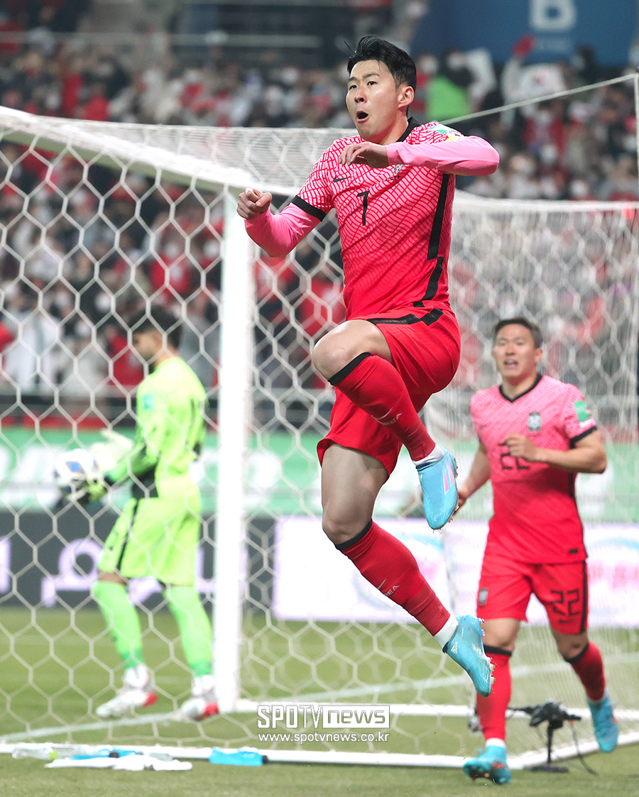 ▲ 손흥민이 24일 '2022 FIFA 카타르월드컵' 아시아지역 최종예선 9차전에서 '숙적' 이란에 선제골을 넣고 포효하고 있다 ⓒ곽혜미 기자