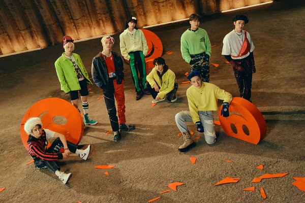 스트레이 키즈, 또 커리어 하이 찍었다…초동 85만 돌파+영국 오피셜 차트 입성