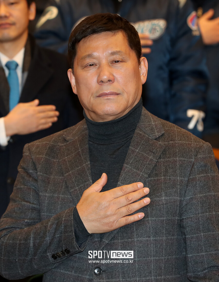 허구연 KBO 총재, 2일 창원 개막전에서 시포자로 나선다