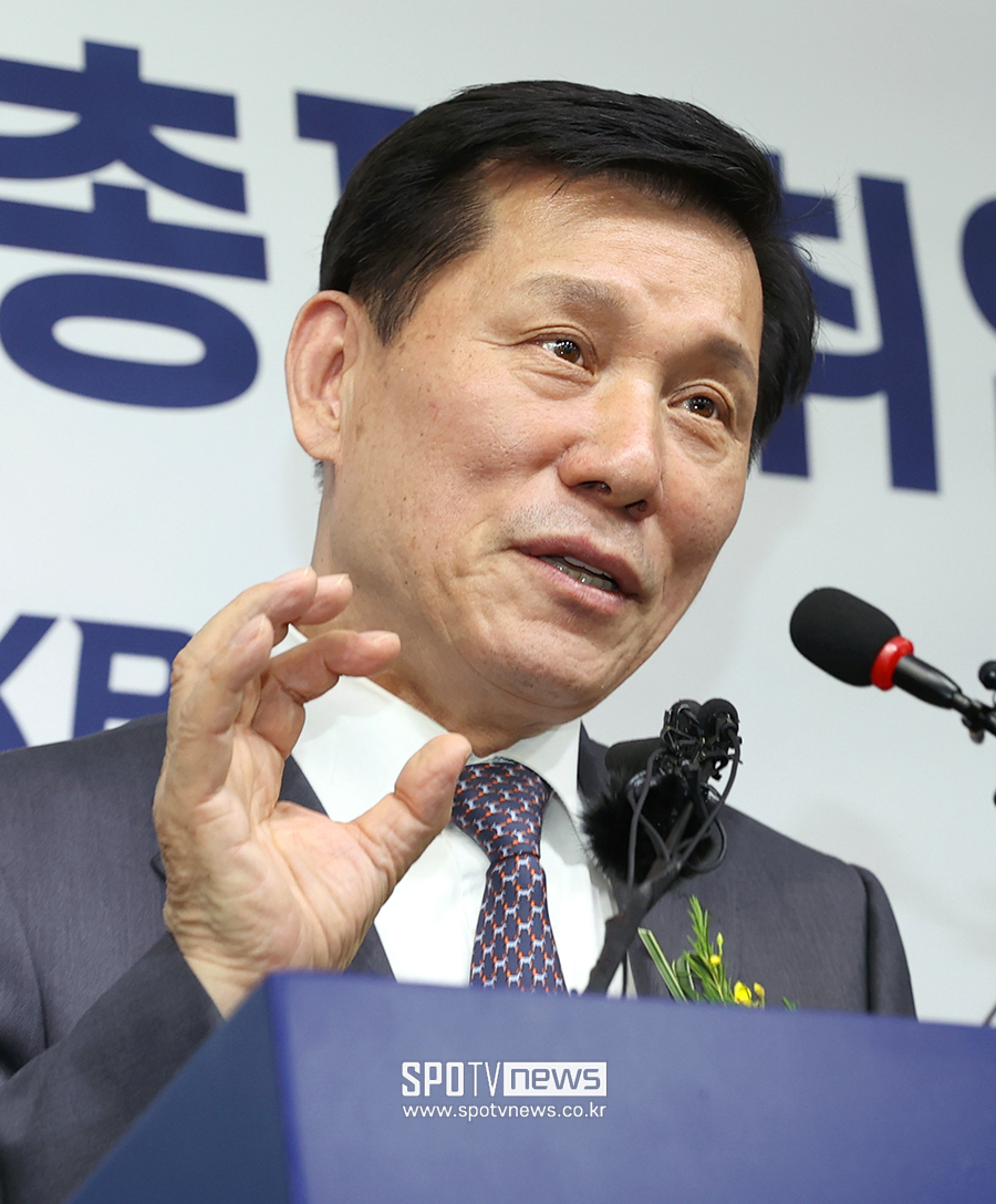 '해설 경력 40년' 총재의 시즌 전망 "KIA-SSG 주목, 롯데도 좋아질 것"