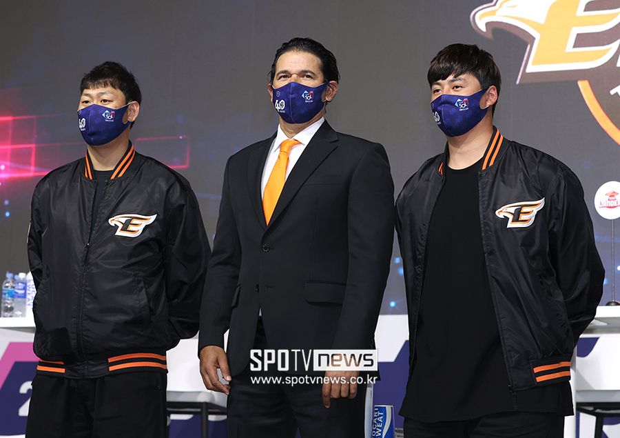 ▲ 하주석 수베로 감독 노시환 ⓒ곽혜미 기자