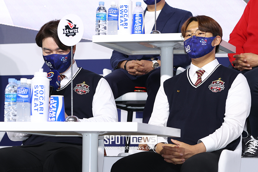 ▲ 박병호 소형준 ⓒ곽혜미 기자