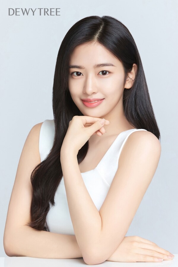 아이브 유진, 스킨케어 브랜드 모델 발탁...무결점 '순수+청초美' 발산
