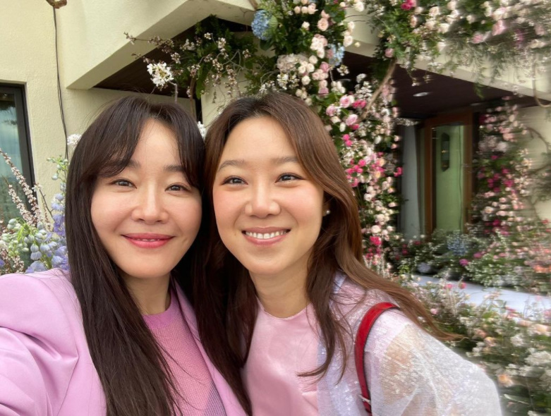 ▲ 엄지원(왼쪽)과 공효진. 출처| 엄지원 인스타그램