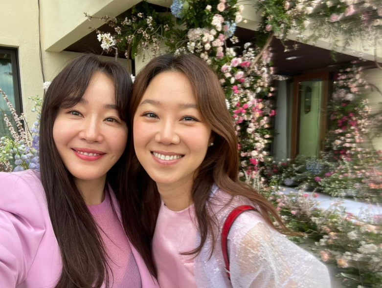 ▲ 엄지원(왼쪽)과 공효진. 출처| 엄지원 인스타그램