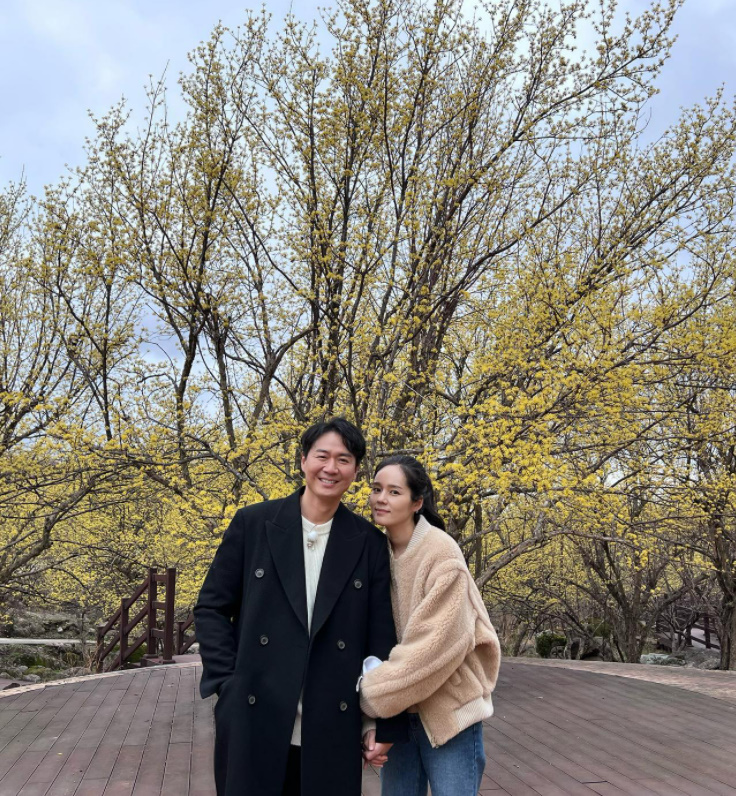 딘딘, 한가인♥연정훈 달달 투샷에 본인이 더 신났네…"영광이다"
