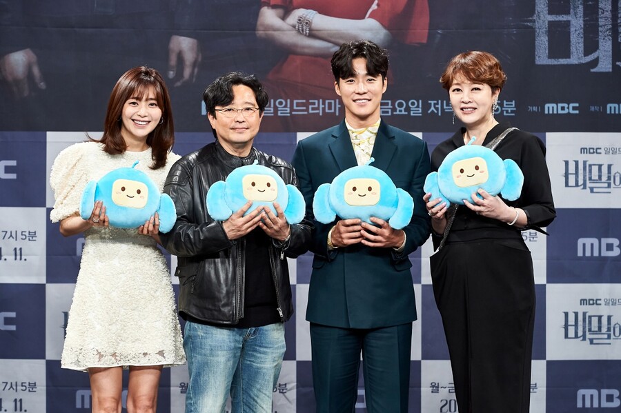 ▲왼쪽부터 '비밀의 집'의 이영은, 이민수PD, 서하준, 이승연. 제공|MBC