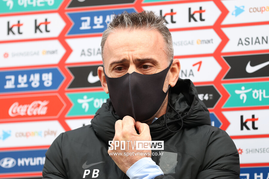 ▲  파울루 벤투 축구대표팀 감독은 6, 9월 A매치 기간에 최상의 선수 구성을 위해 23세 이하(U-23) 대표팀 황선홍 감독과 긴밀한 대화를 강조했다. ⓒ곽혜미 기자