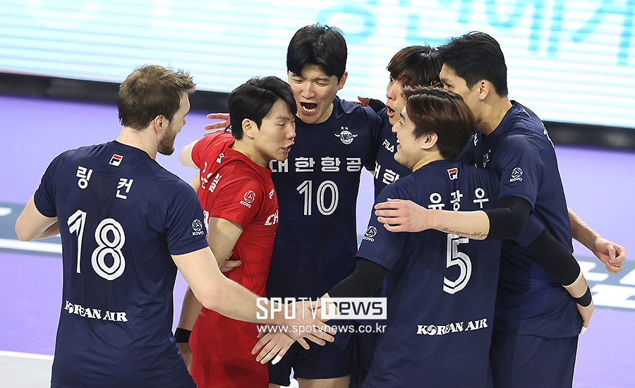 [챔프전 게임노트]대한항공, KB손해보험 꺾고 3번째 ★…2년 연속 통합우승