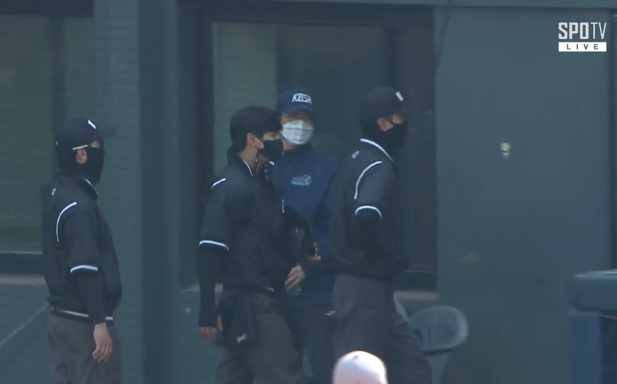 ▲ 5분 더 지연되면 몰수패를 선언하겠다고 밝힌 심판진 ⓒ SPOTV 중계화면
