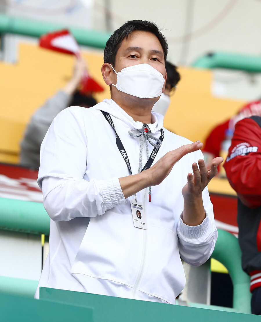 화끈하게 투자한 정용진과 보답한 김광현, 인천 팬들의 슈퍼스타였다