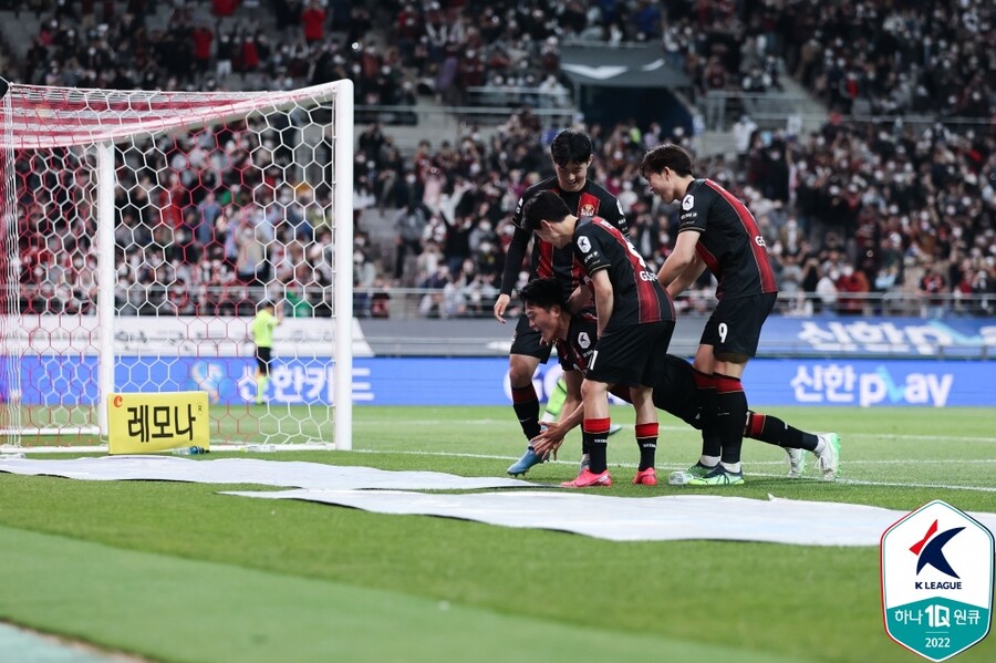 ▲ 나상호(FC서울)가 득점 후 고요한을 위한 세리머니를 했다. ⓒ한국프로축구연맹
